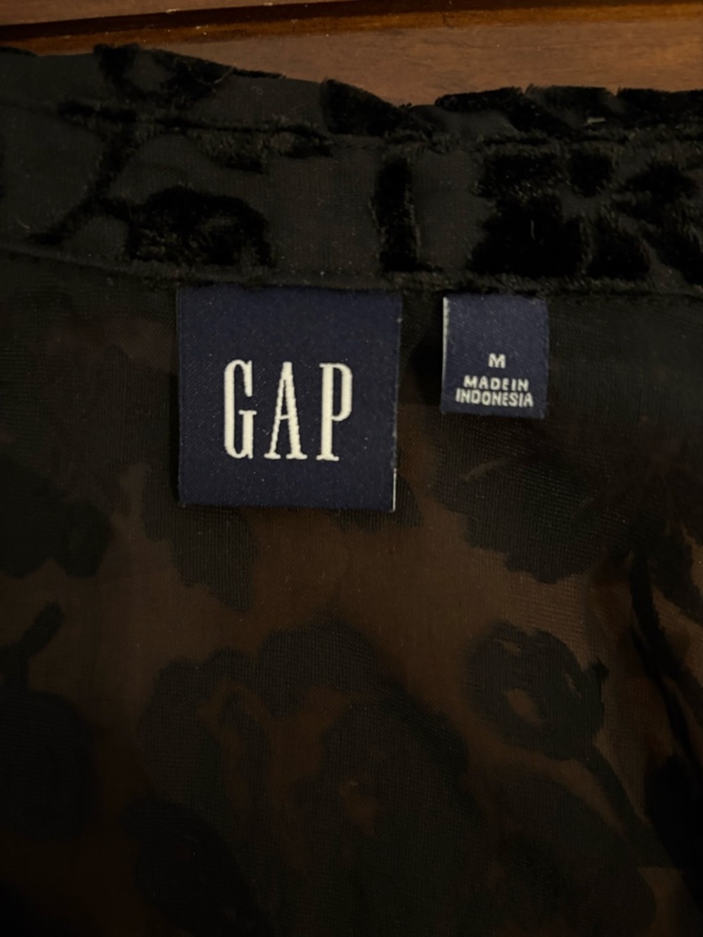 GAP Black Sheer Floral Button-Down Shirt Sz M - Picture 6 of 7